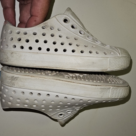 Native Shoes - Picture 2 of 6